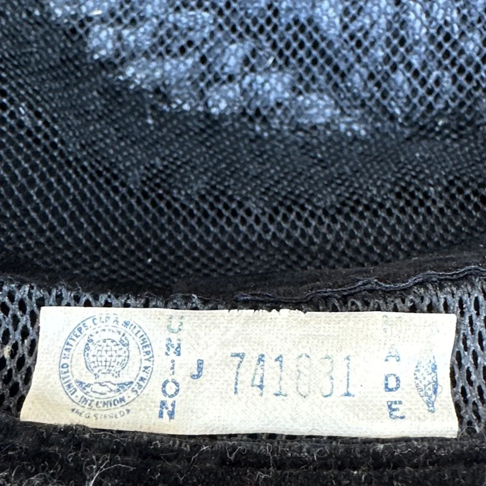 Vintage 1950s Black Tilt Hat Velvet Bow Union Made Cocktail Church Hat - Picture 7 of 12